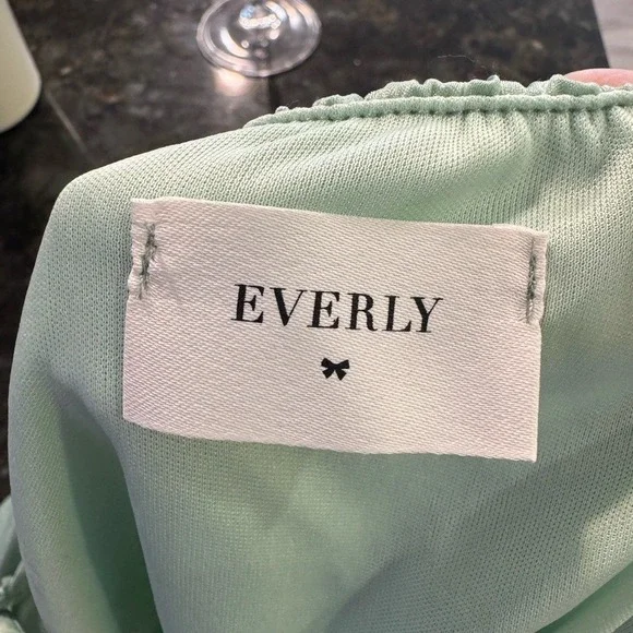 Everly Green Dress Large - Picture 5 of 9